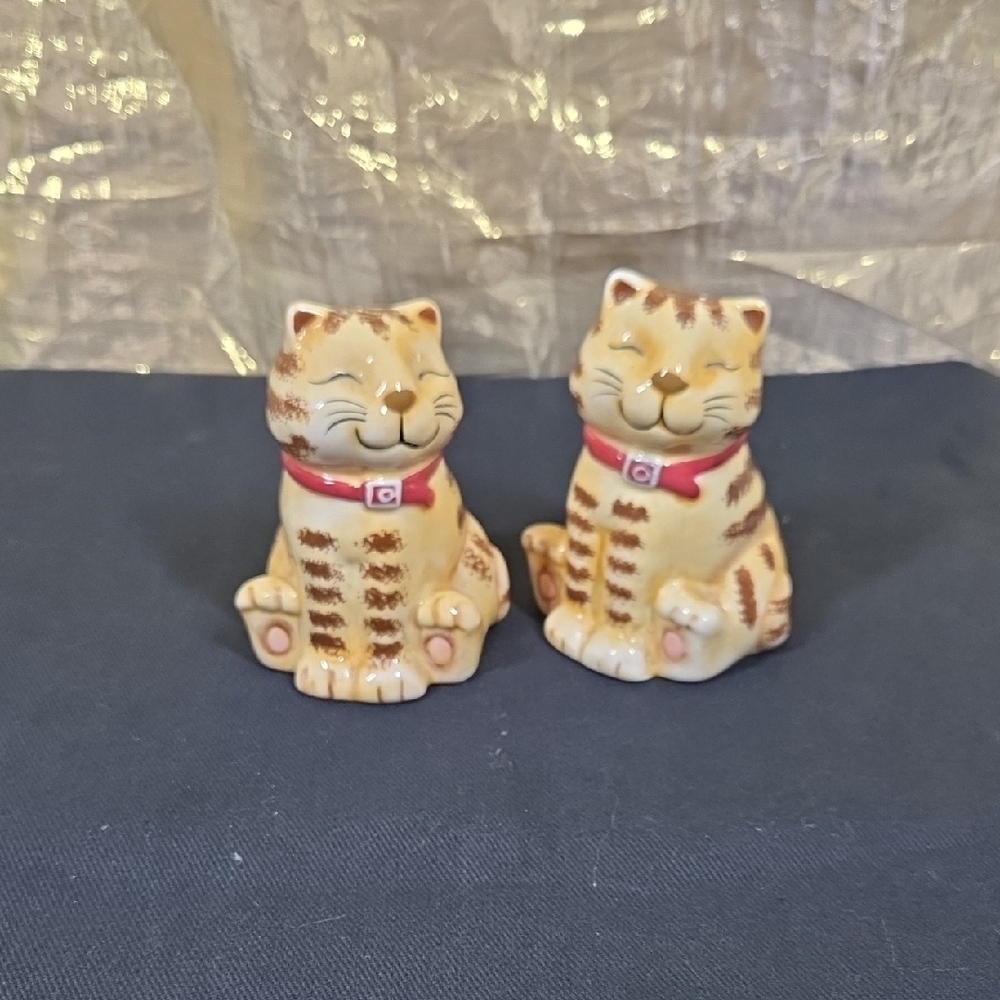 Tiger Striped Cat Salt and Pepper Shaker CKAO Ginger Tabby Cats 0429